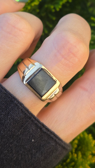 3126 Vintage: 9ct Yellow Gold Black Onyx Signet Ring