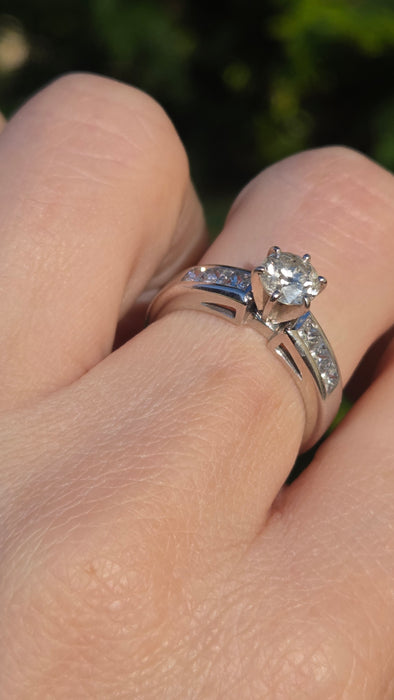 6517 Vintage: 14ct White Gold 1.40ct Diamond Solitaire (0.8ct) Ring with Princess Cut Shoulders