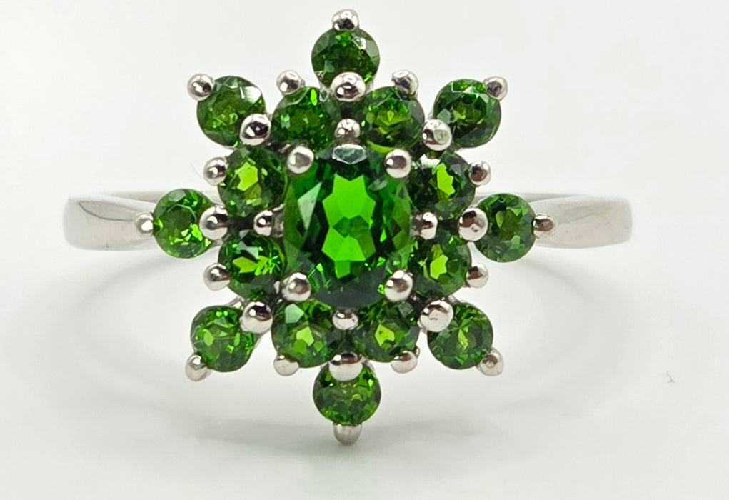 3206 Vintage: 9ct White Gold Green Diopside Flower Cluster Ring