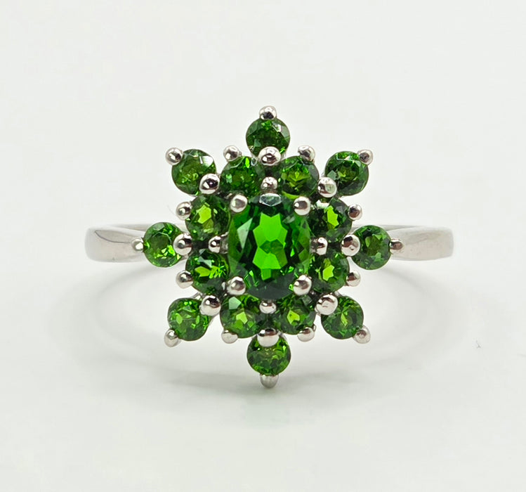 3206 Vintage: 9ct White Gold Green Diopside Flower Cluster Ring
