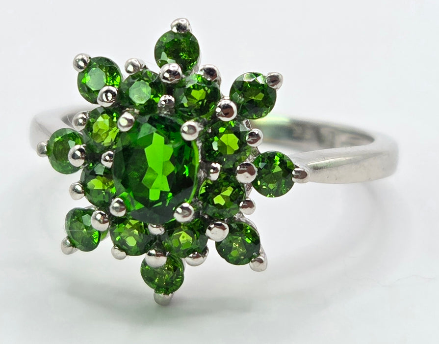 3206 Vintage: 9ct White Gold Green Diopside Flower Cluster Ring