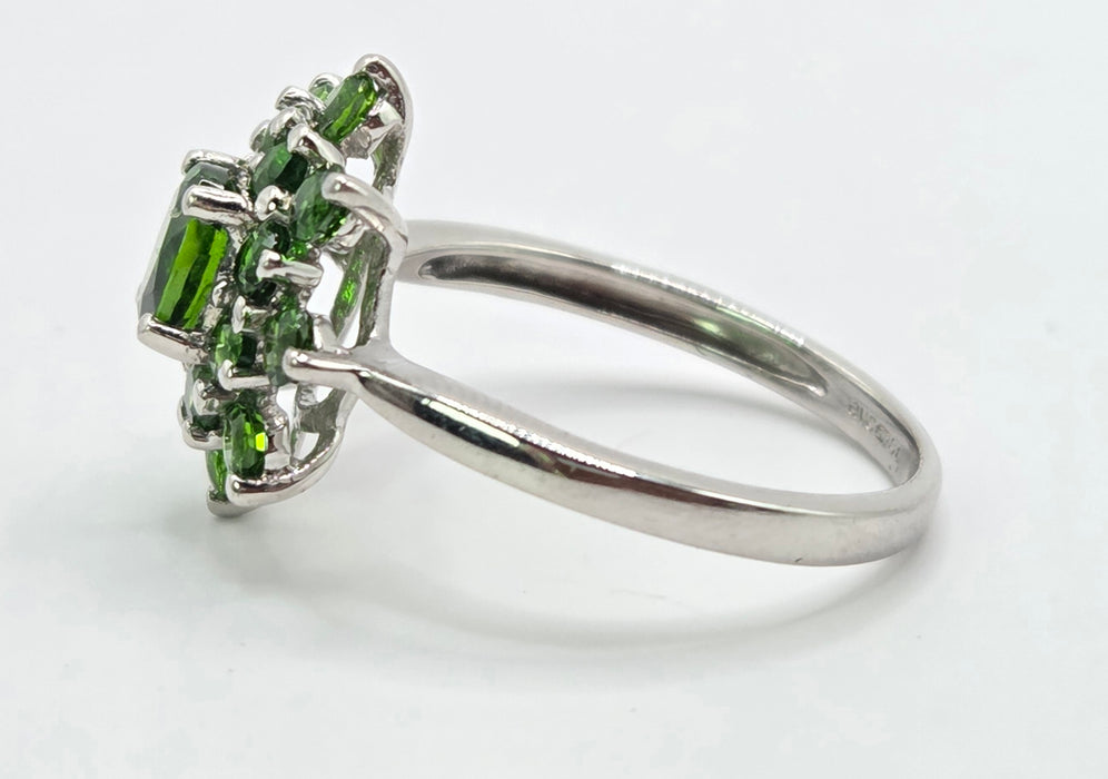 3206 Vintage: 9ct White Gold Green Diopside Flower Cluster Ring