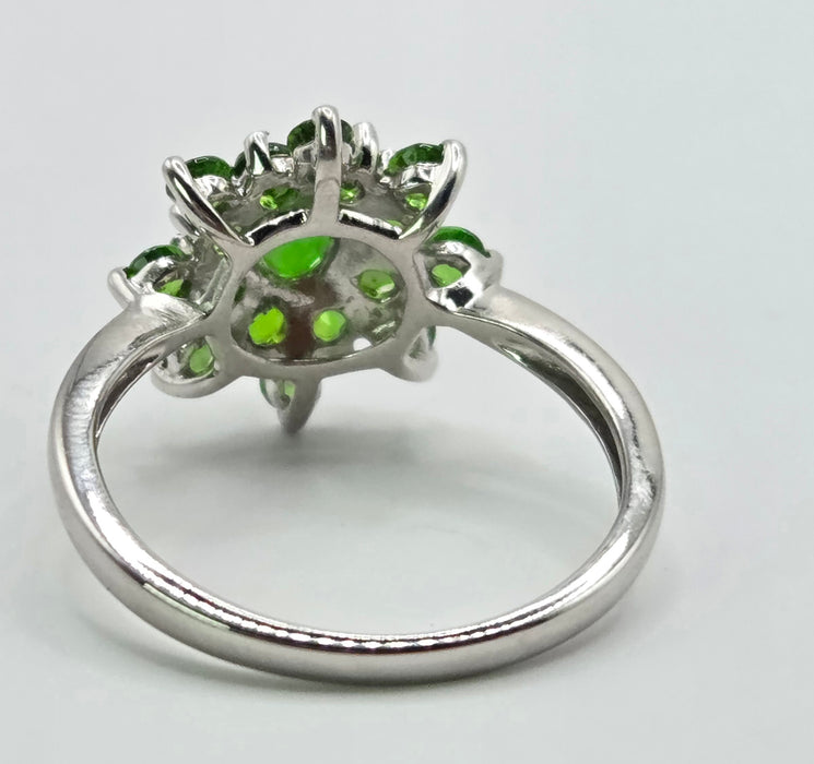 3206 Vintage: 9ct White Gold Green Diopside Flower Cluster Ring