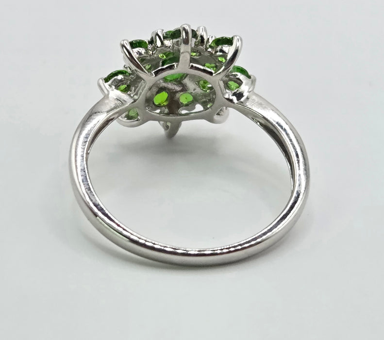 3206 Vintage: 9ct White Gold Green Diopside Flower Cluster Ring