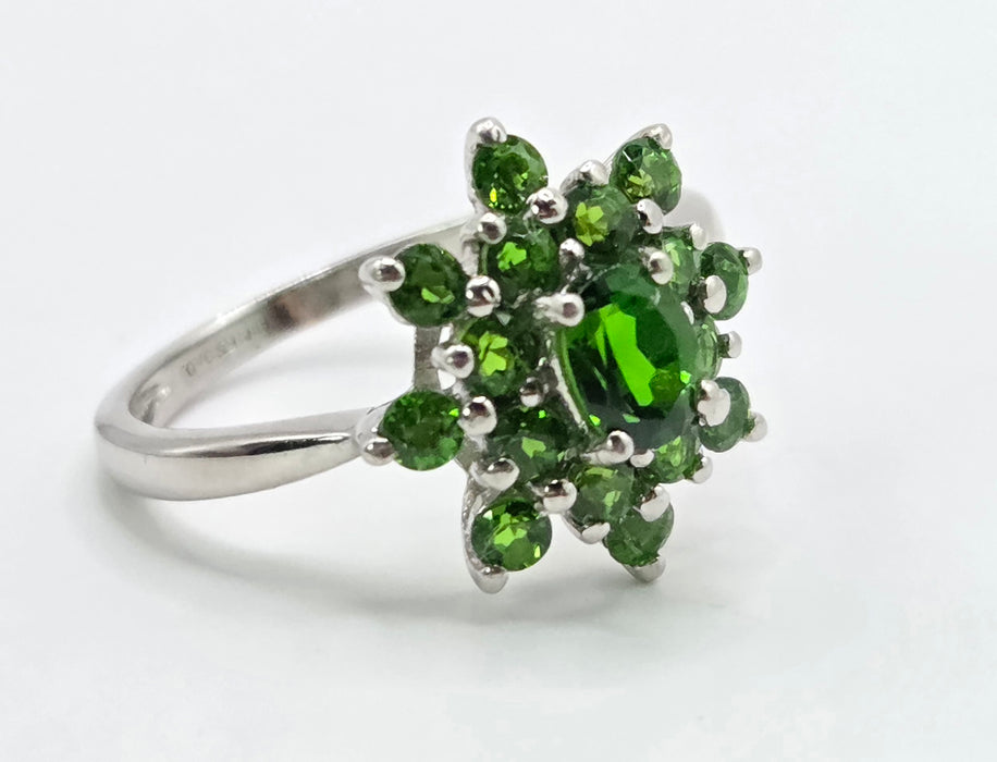 3206 Vintage: 9ct White Gold Green Diopside Flower Cluster Ring