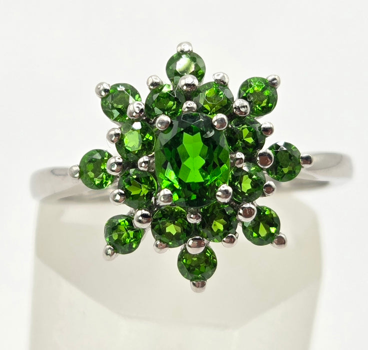 3206 Vintage: 9ct White Gold Green Diopside Flower Cluster Ring