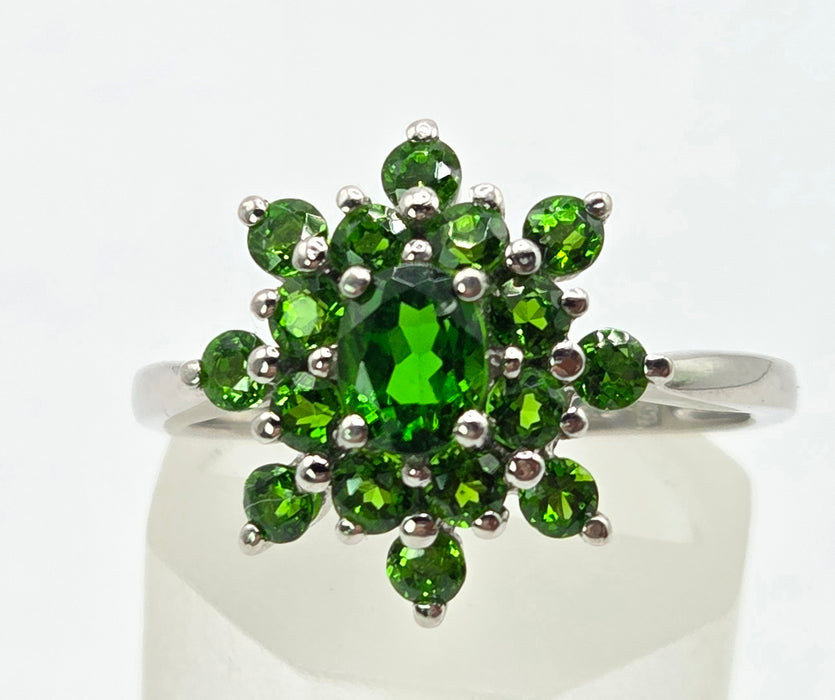 3206 Vintage: 9ct White Gold Green Diopside Flower Cluster Ring