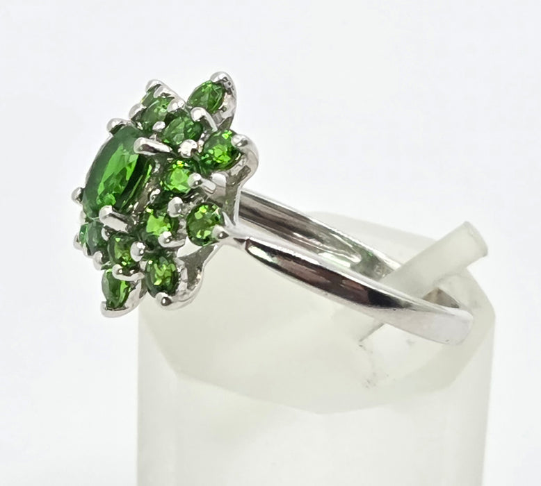 3206 Vintage: 9ct White Gold Green Diopside Flower Cluster Ring