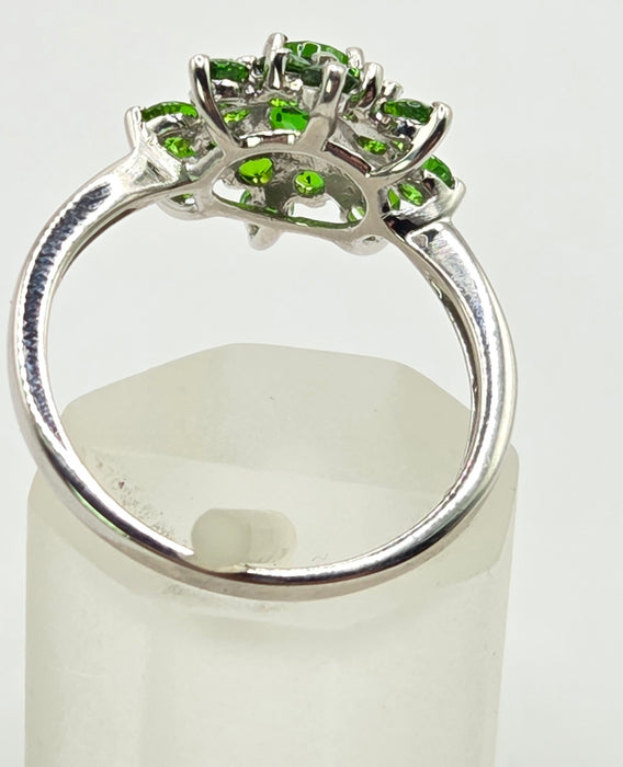 3206 Vintage: 9ct White Gold Green Diopside Flower Cluster Ring