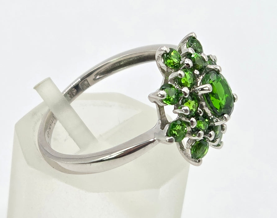 3206 Vintage: 9ct White Gold Green Diopside Flower Cluster Ring