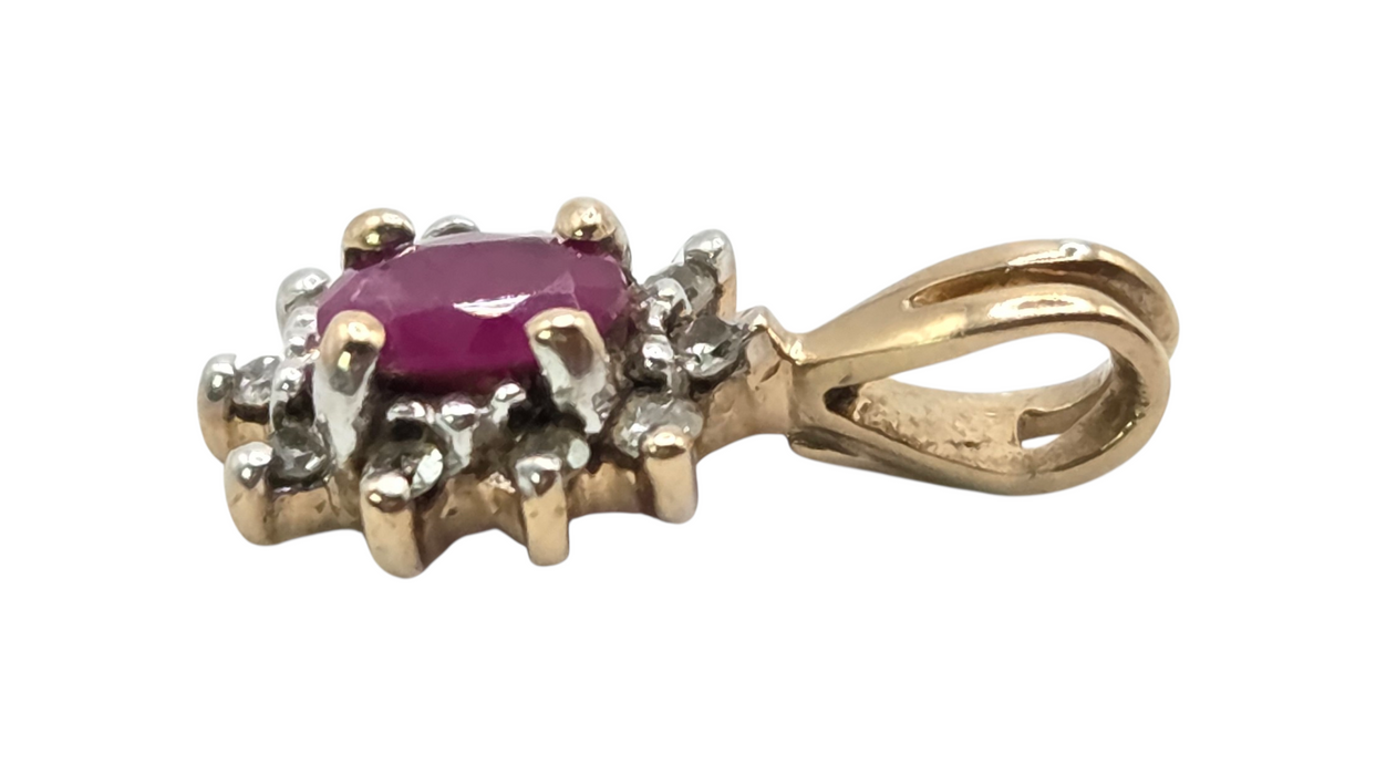 3041 Vintage: 9ct Yellow Gold Ruby & Diamond Cluster Pendant