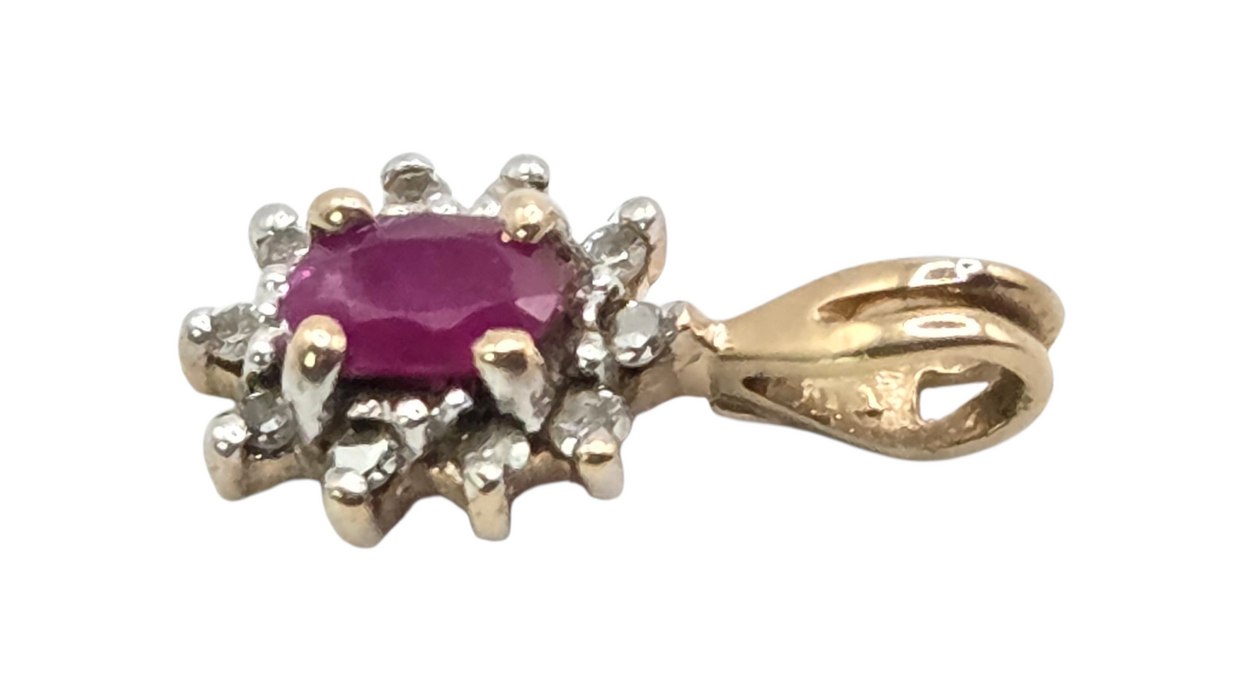 3041 Vintage: 9ct Yellow Gold Ruby & Diamond Cluster Pendant