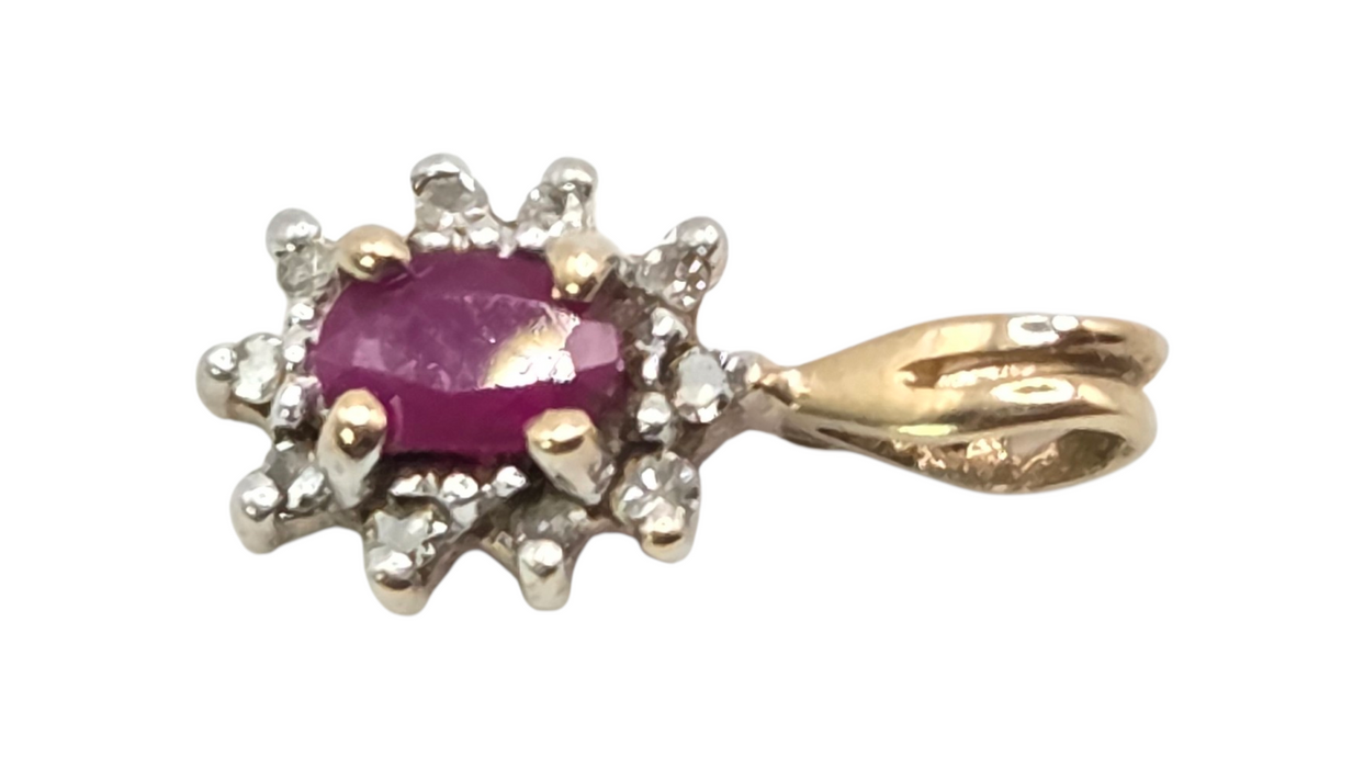 3041 Vintage: 9ct Yellow Gold Ruby & Diamond Cluster Pendant