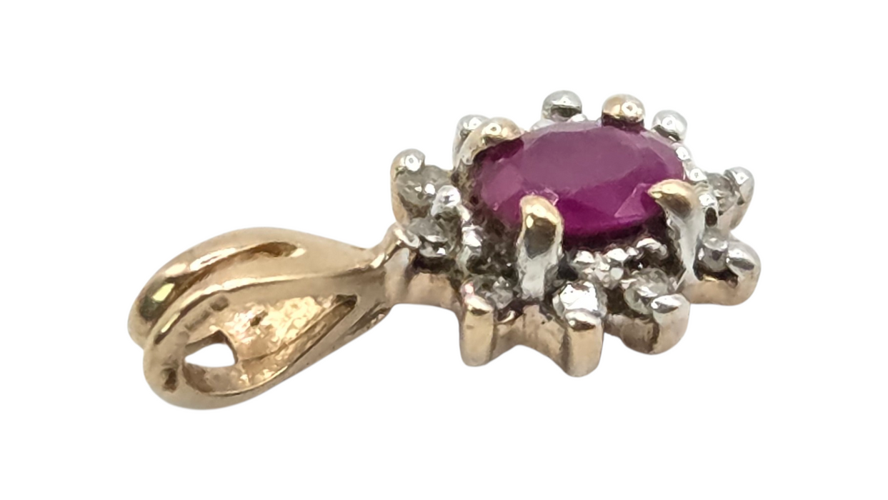 3041 Vintage: 9ct Yellow Gold Ruby & Diamond Cluster Pendant