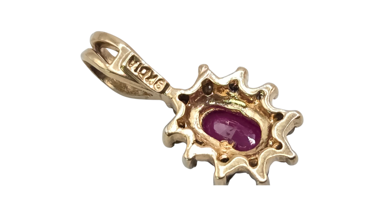 3041 Vintage: 9ct Yellow Gold Ruby & Diamond Cluster Pendant