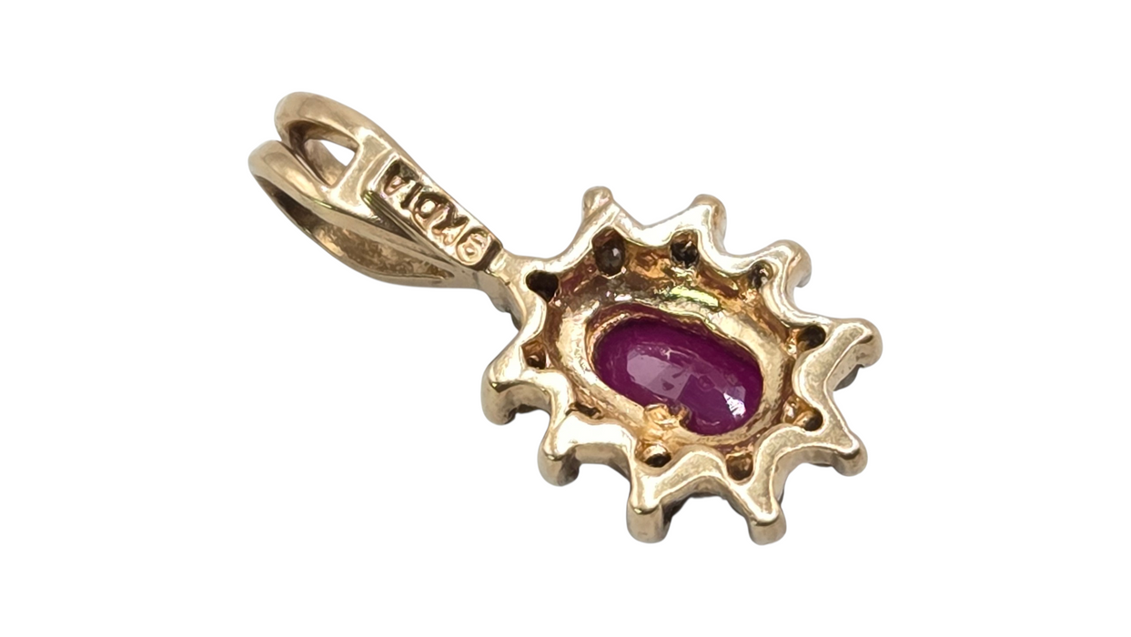 3041 Vintage: 9ct Yellow Gold Ruby & Diamond Cluster Pendant