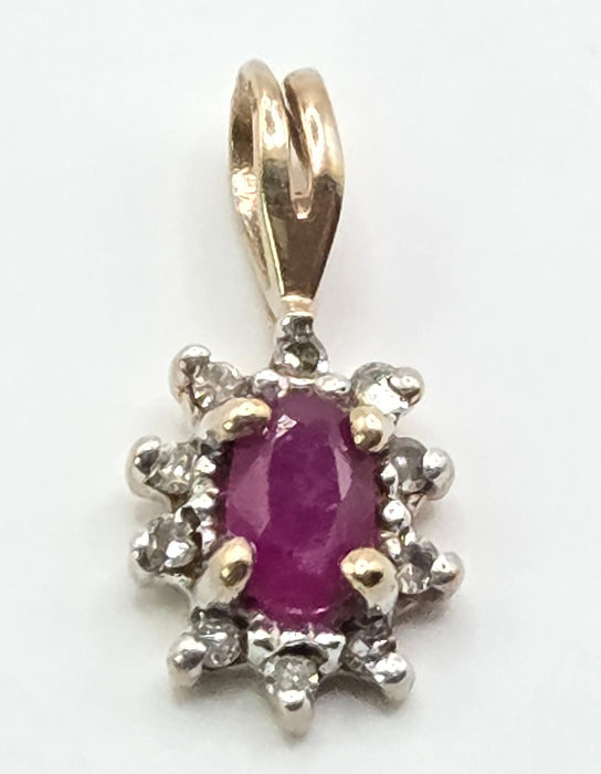 3041 Vintage: 9ct Yellow Gold Ruby & Diamond Cluster Pendant