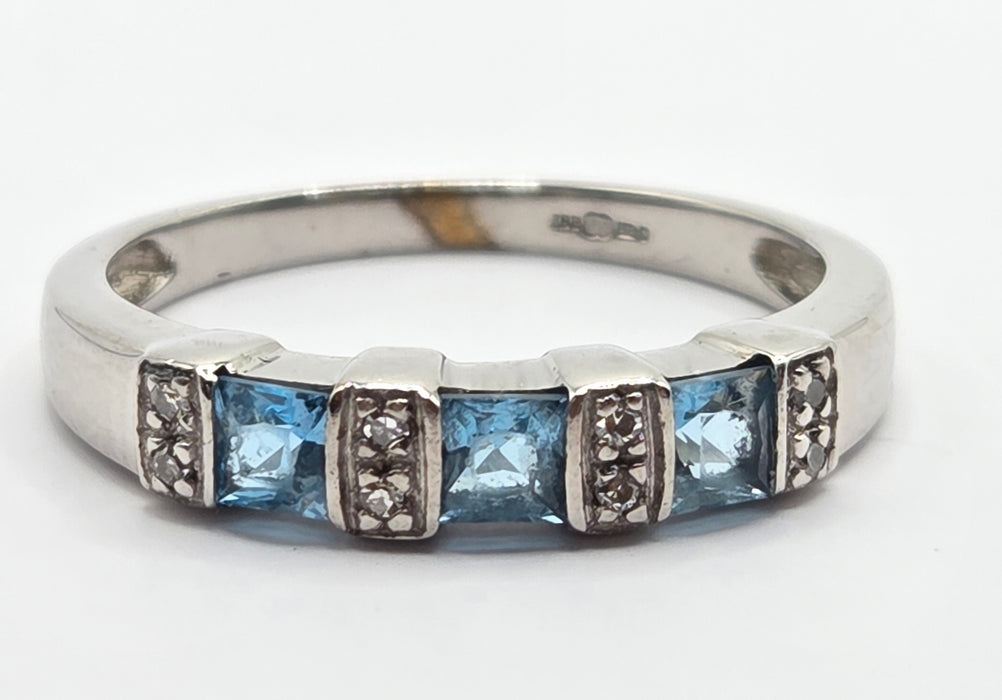 3134 Vintage: 9ct White Gold Blue Topaz & Diamond Dress Ring