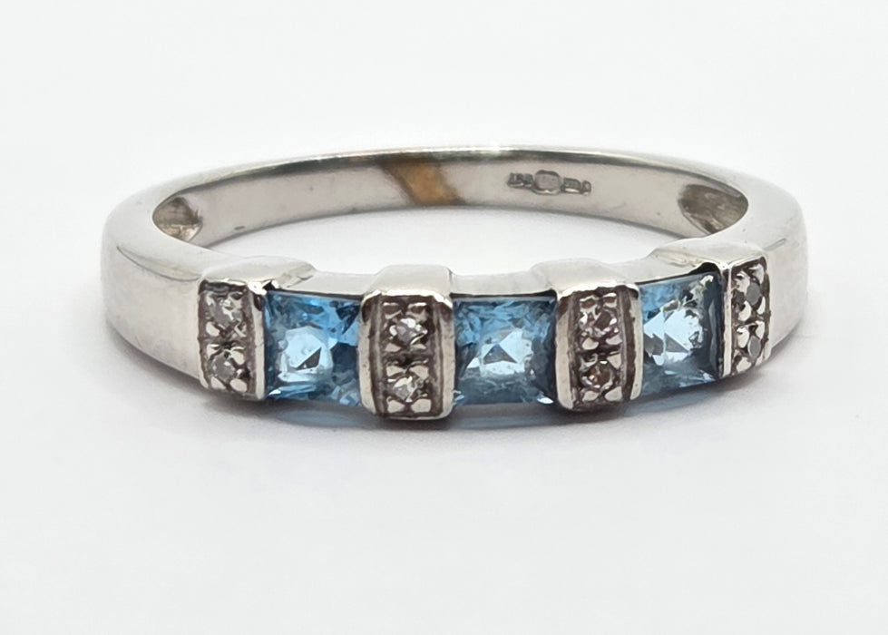 3134 Vintage: 9ct White Gold Blue Topaz & Diamond Dress Ring