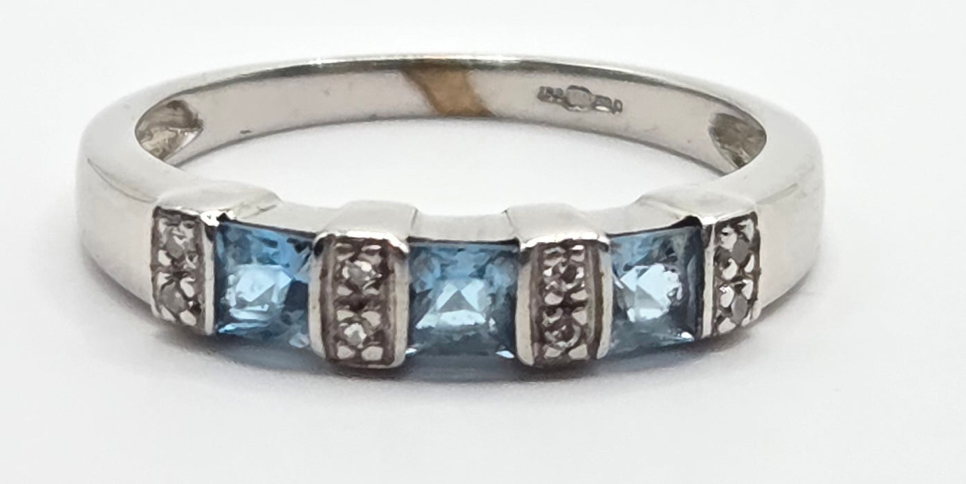 3134 Vintage: 9ct White Gold Blue Topaz & Diamond Dress Ring