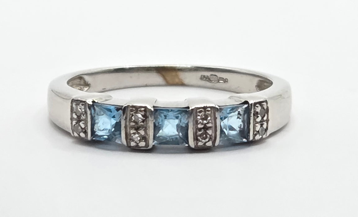 3134 Vintage: 9ct White Gold Blue Topaz & Diamond Dress Ring