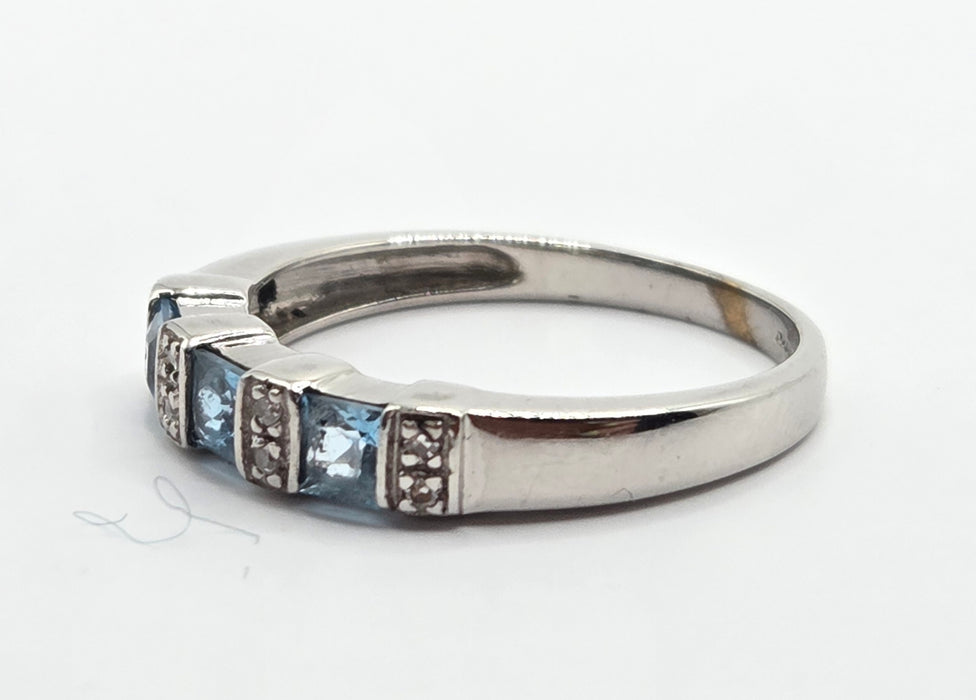 3134 Vintage: 9ct White Gold Blue Topaz & Diamond Dress Ring