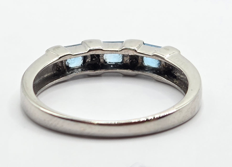 3134 Vintage: 9ct White Gold Blue Topaz & Diamond Dress Ring