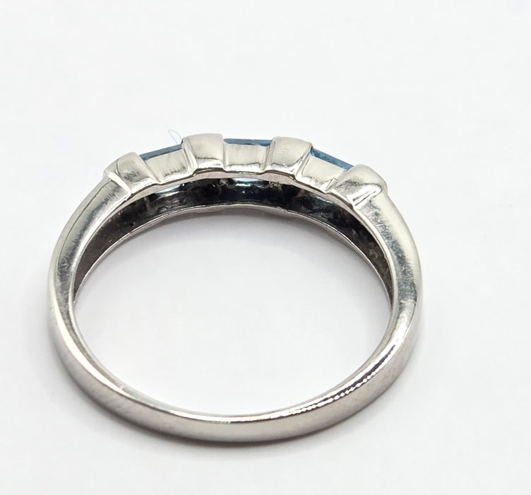 3134 Vintage: 9ct White Gold Blue Topaz & Diamond Dress Ring