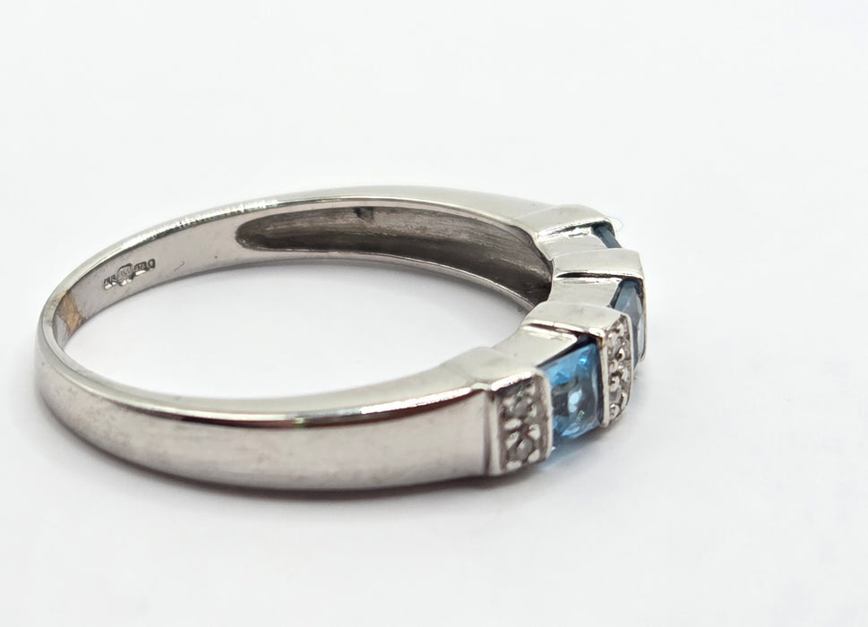 3134 Vintage: 9ct White Gold Blue Topaz & Diamond Dress Ring
