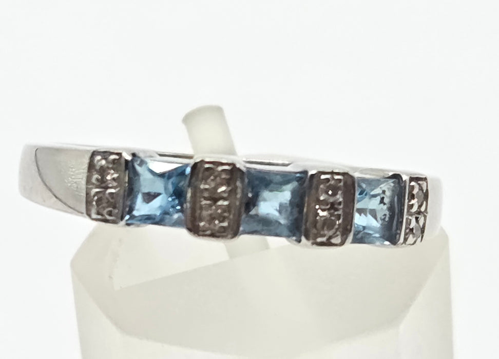 3134 Vintage: 9ct White Gold Blue Topaz & Diamond Dress Ring