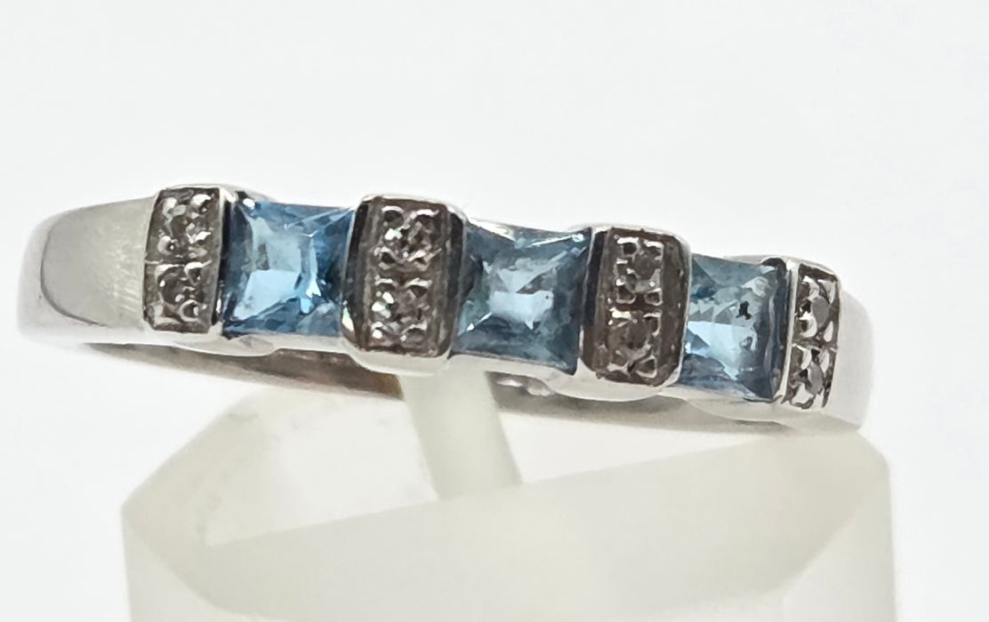 3134 Vintage: 9ct White Gold Blue Topaz & Diamond Dress Ring