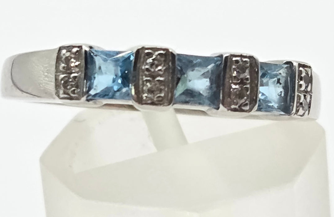 3134 Vintage: 9ct White Gold Blue Topaz & Diamond Dress Ring