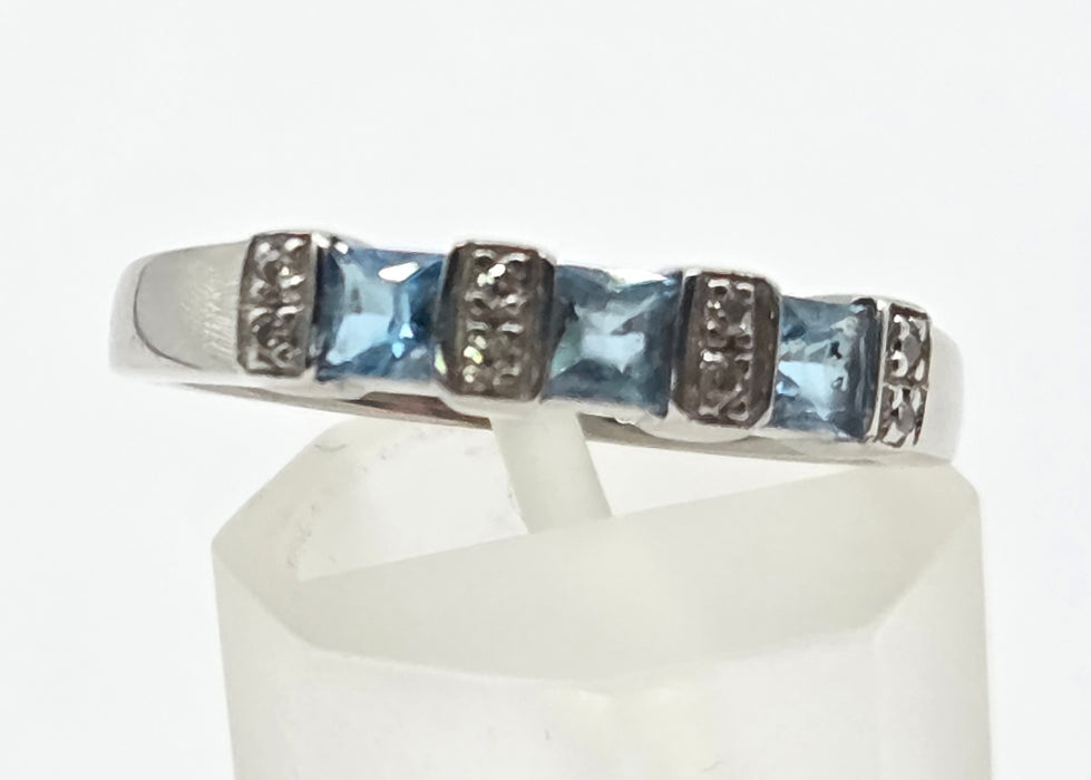 3134 Vintage: 9ct White Gold Blue Topaz & Diamond Dress Ring