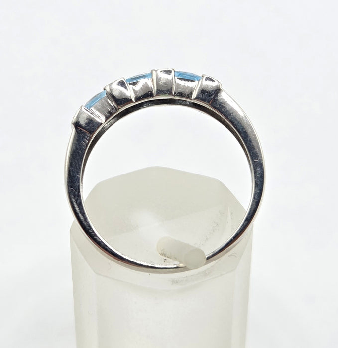 3134 Vintage: 9ct White Gold Blue Topaz & Diamond Dress Ring