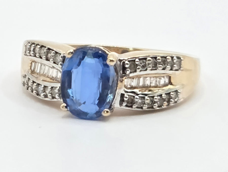 3263 Vintage: 9ct Yellow Gold Blue Spinel & Diamond Dress Ring