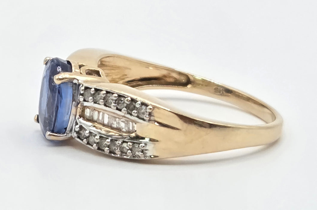 3263 Vintage: 9ct Yellow Gold Blue Spinel & Diamond Dress Ring