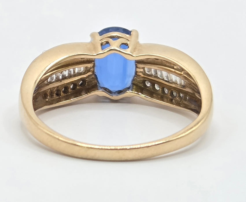 3263 Vintage: 9ct Yellow Gold Blue Spinel & Diamond Dress Ring