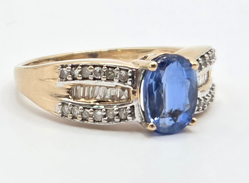 3263 Vintage: 9ct Yellow Gold Blue Spinel & Diamond Dress Ring