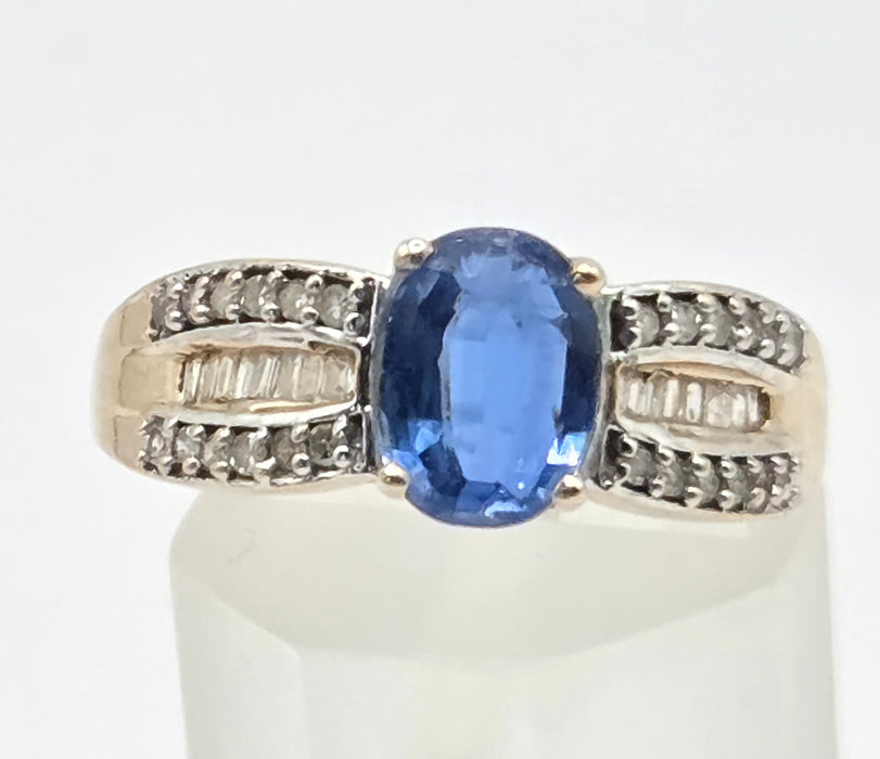 3263 Vintage: 9ct Yellow Gold Blue Spinel & Diamond Dress Ring