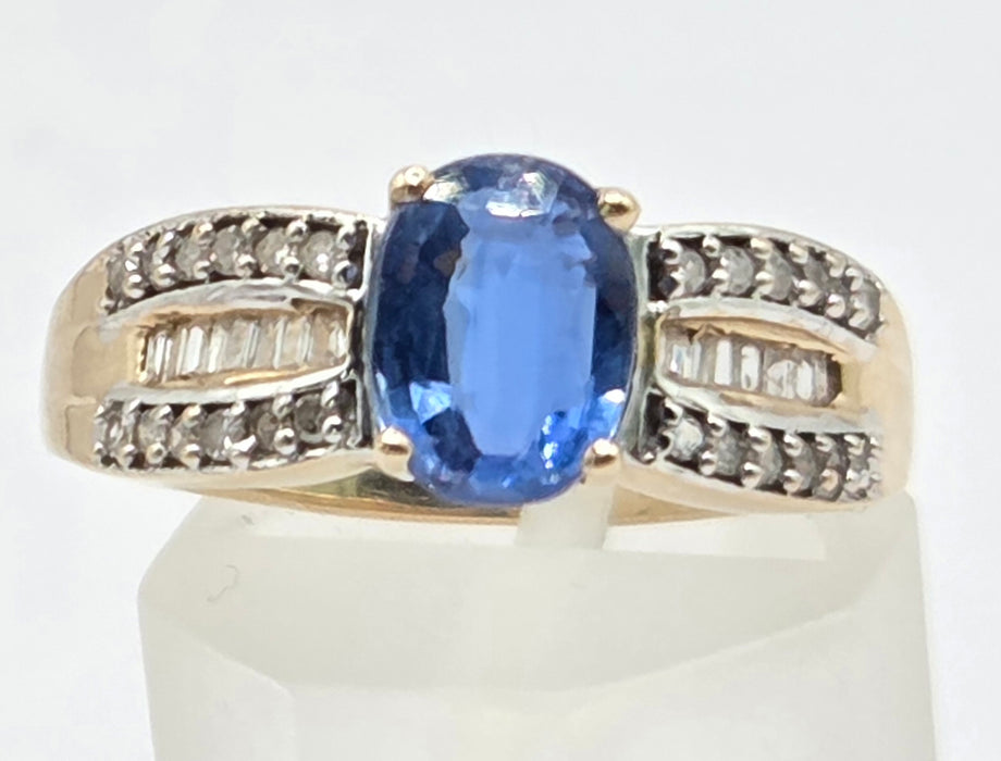 3263 Vintage: 9ct Yellow Gold Blue Spinel & Diamond Dress Ring