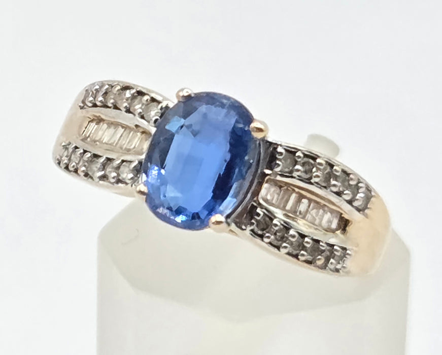 3263 Vintage: 9ct Yellow Gold Blue Spinel & Diamond Dress Ring