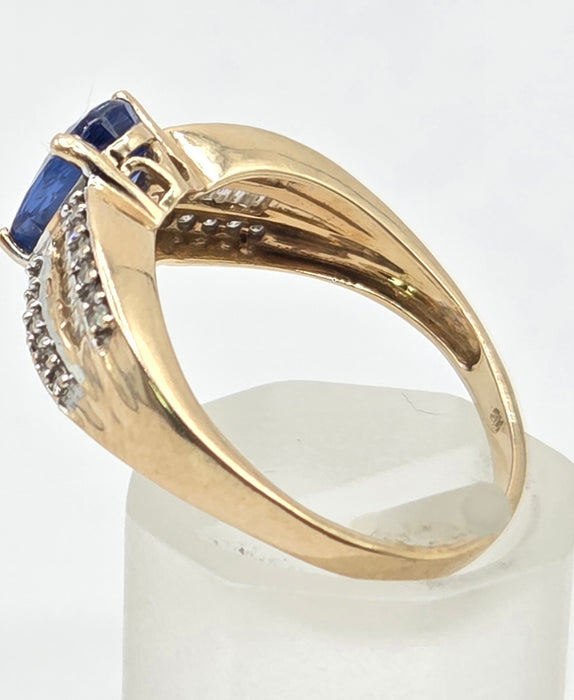 3263 Vintage: 9ct Yellow Gold Blue Spinel & Diamond Dress Ring