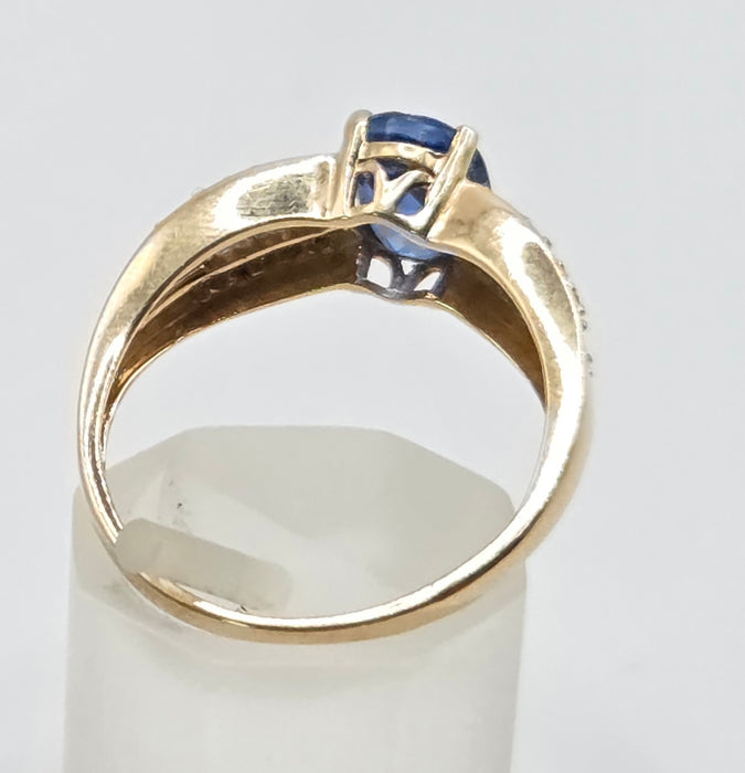 3263 Vintage: 9ct Yellow Gold Blue Spinel & Diamond Dress Ring