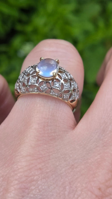 6555 Vintage: 9ct Yellow Gold Moonstone & Diamond Filigree Dome Ring