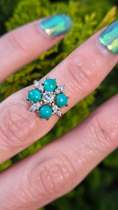 2913 Vintage: 18ct Yellow Gold Turquoise & Diamond Flowerhead Ring