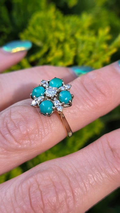 2913 Vintage: 18ct Yellow Gold Turquoise & Diamond Flowerhead Ring