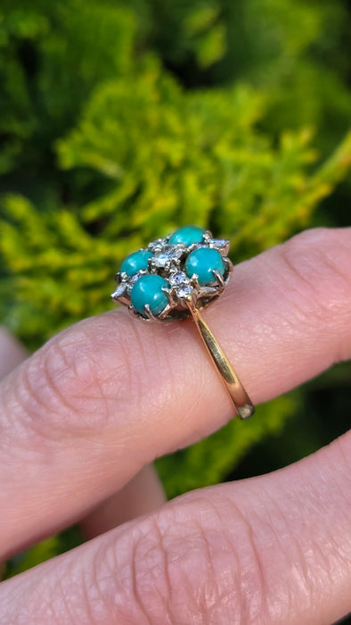 2913 Vintage: 18ct Yellow Gold Turquoise & Diamond Flowerhead Ring