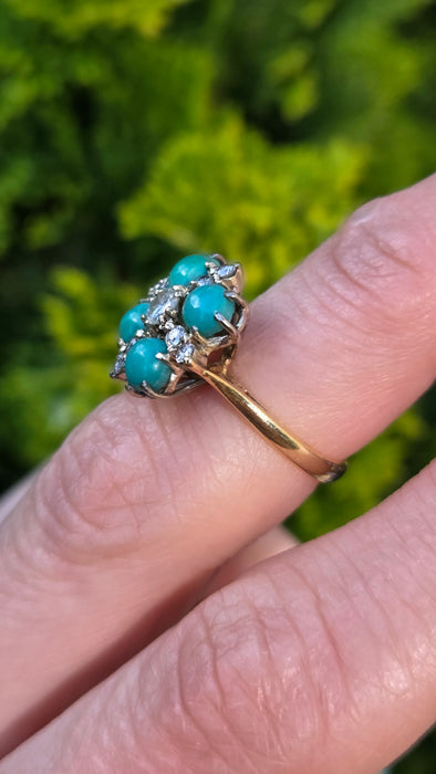 2913 Vintage: 18ct Yellow Gold Turquoise & Diamond Flowerhead Ring