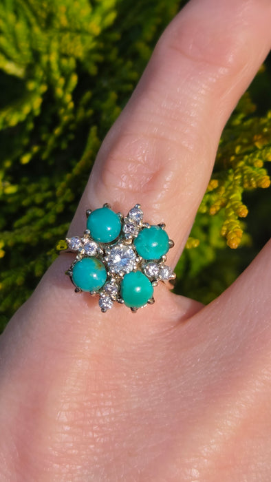 2913 Vintage: 18ct Yellow Gold Turquoise & Diamond Flowerhead Ring