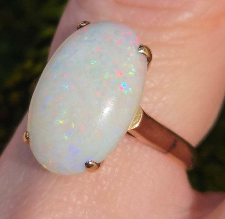2928 Vintage: 14ct Yellow Gold Opal Solitaire Ring